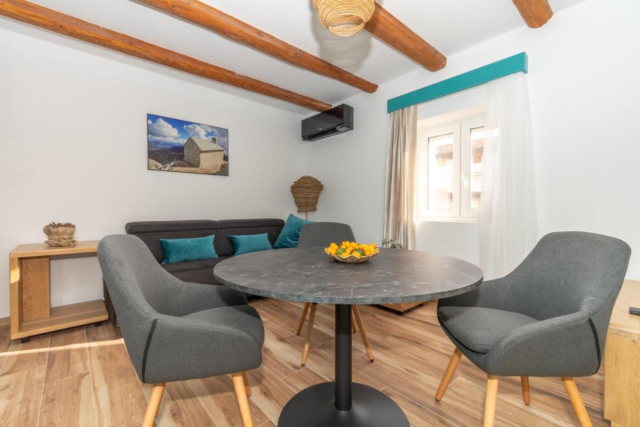 Ivka Makarska - modern&luxurious oldtown apartament Exteriör bild