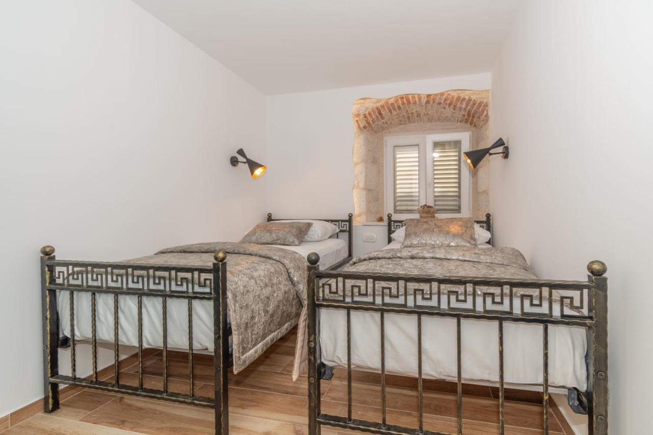 Ivka Makarska - modern&luxurious oldtown apartament Exteriör bild